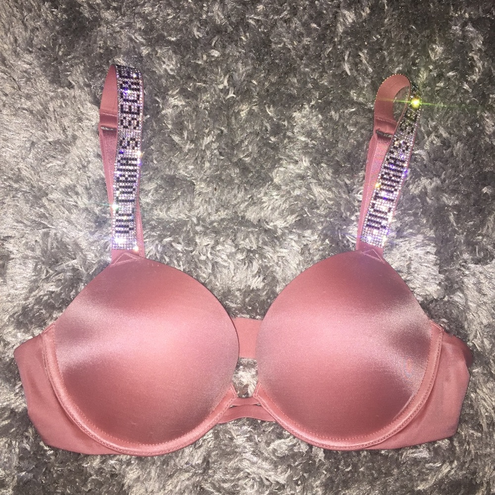 34B PUSH UP *never worn* only tried on once 💕